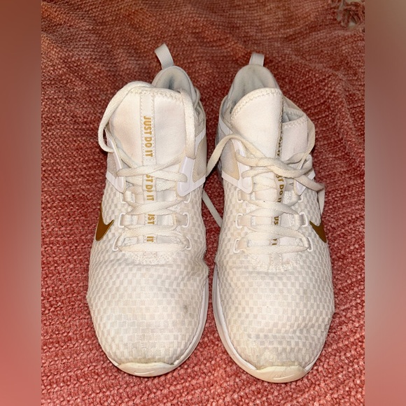 Nike Air Max Bella TR trainers white and gold sneakers size 9.5 - Picture 2 of 5